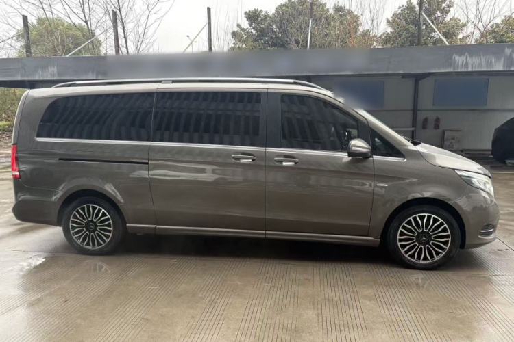 Used Mercedes-Benz V-Class 2017 V 260 L Prestige Extended Edition Exterior 5