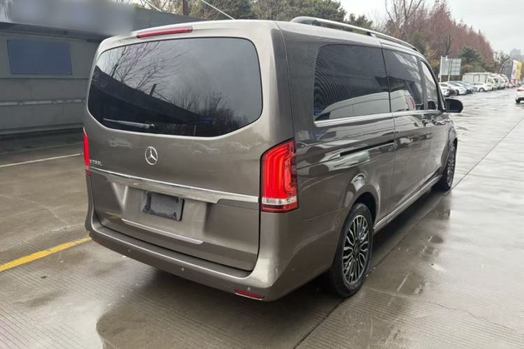 Used Mercedes-Benz V-Class 2017 V 260 L Prestige Extended Edition Exterior 8