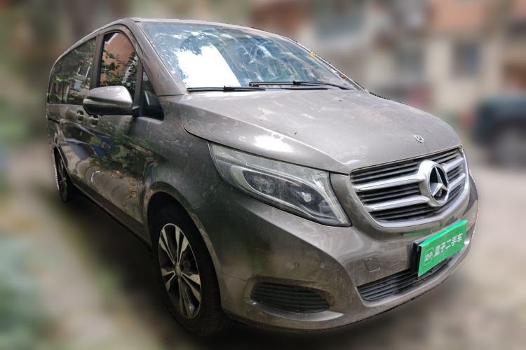 Used Mercedes-Benz V-Class 2017 V 260 Avantgarde Edition Front Right 45 Deg