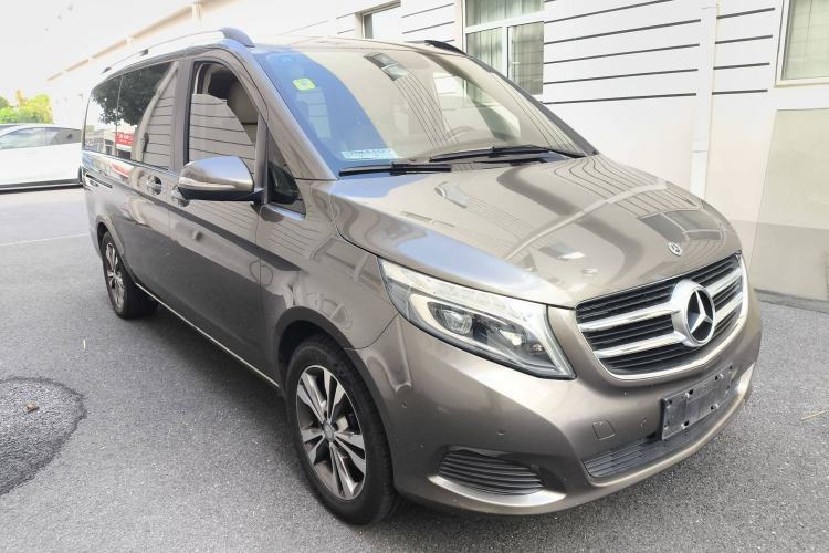 Used Mercedes-Benz V-Class 2017 V 260 Avantgarde Edition Front Right 45 Deg