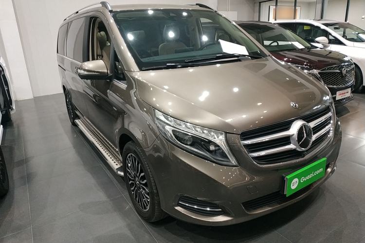 Used Mercedes-Benz V-Class 2017 V 260 Prestige Edition Front Right 45 Deg