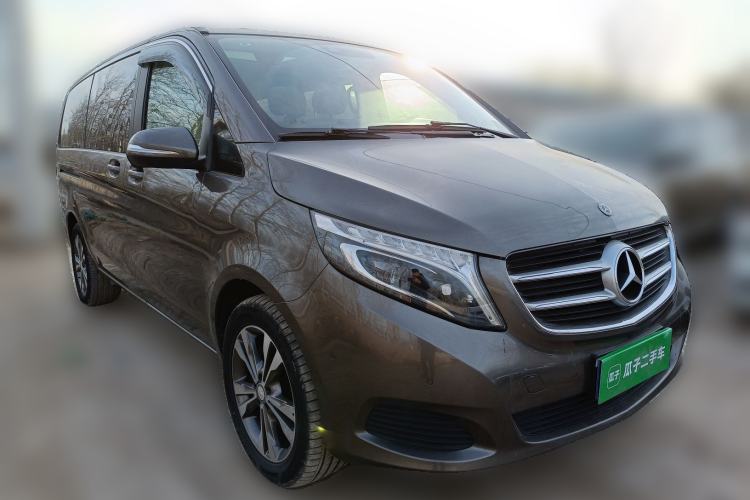 Used Mercedes-Benz V-Class 2017 V 260 Avantgarde Edition Front Right 45 Deg