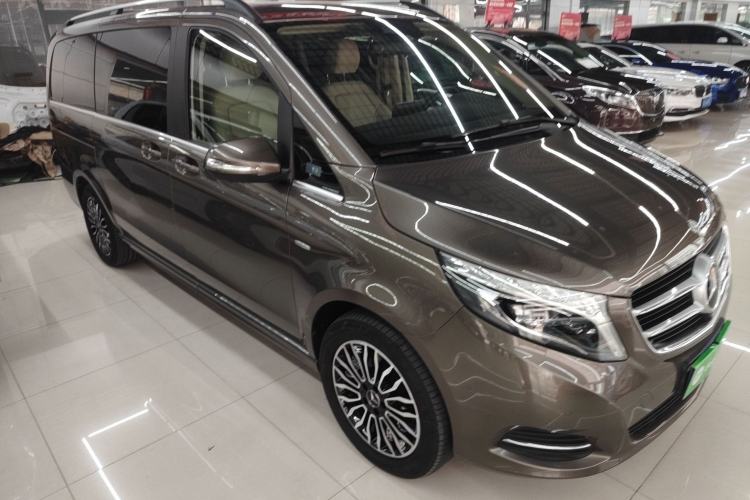 Used Mercedes-Benz V-Class 2017 V 260 Prestige Edition Front Right 45 Deg