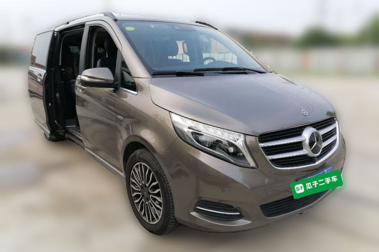 Used Mercedes-Benz V-Class 2017 V 260 L Prestige Extended Edition Front Right 45 Deg