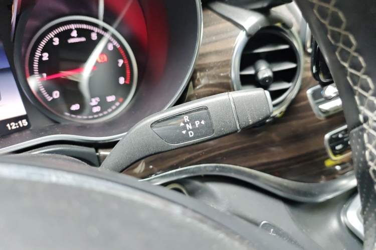 Used Mercedes-Benz V-Class 2017 V 260 Avantgarde Edition Gear Lever