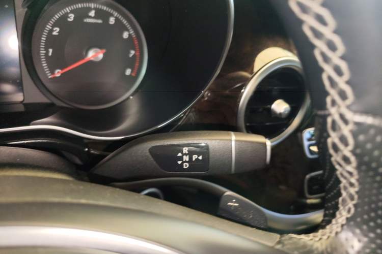 Used Mercedes-Benz V-Class 2017 V 260 Prestige Edition Gear Lever