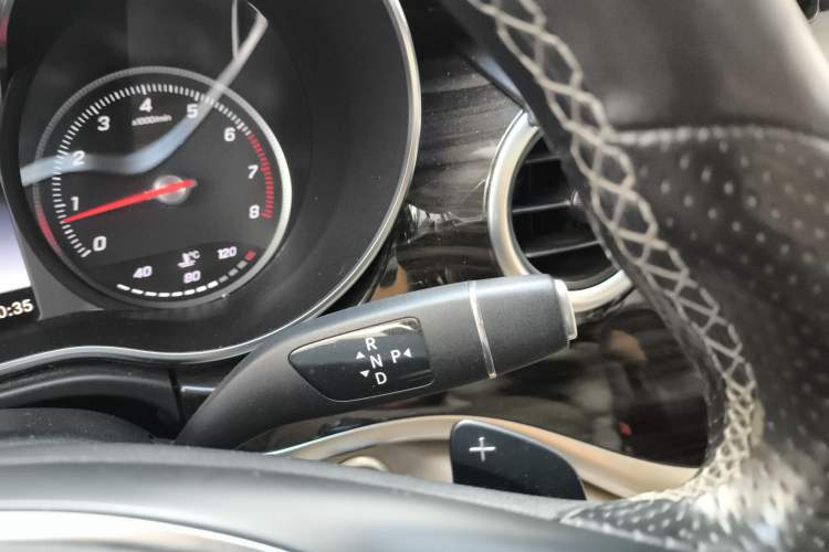 Used Mercedes-Benz V-Class 2017 V 260 Avantgarde Edition Gear Lever