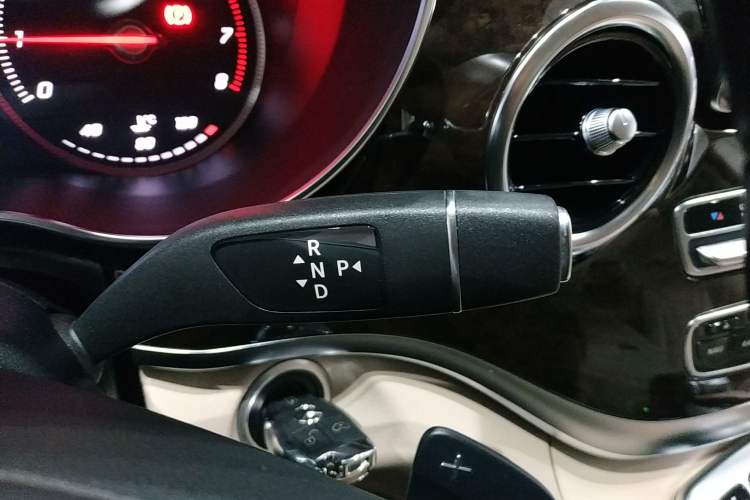 Used Mercedes-Benz V-Class 2017 V 260 Prestige Edition Gear Lever