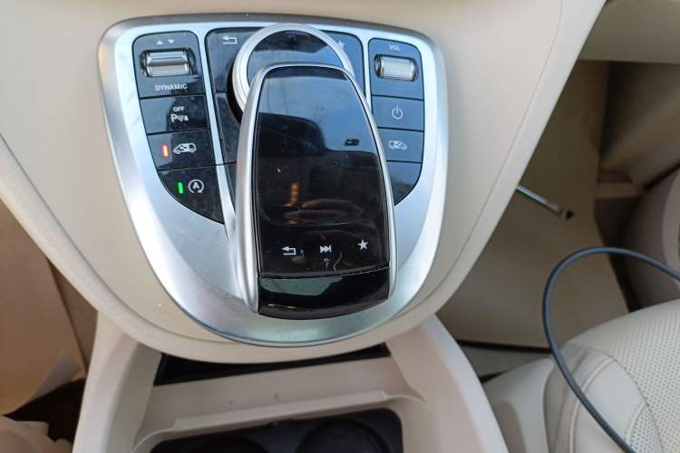 Used Mercedes-Benz V-Class 2017 V 260 Avantgarde Edition Gear Lever