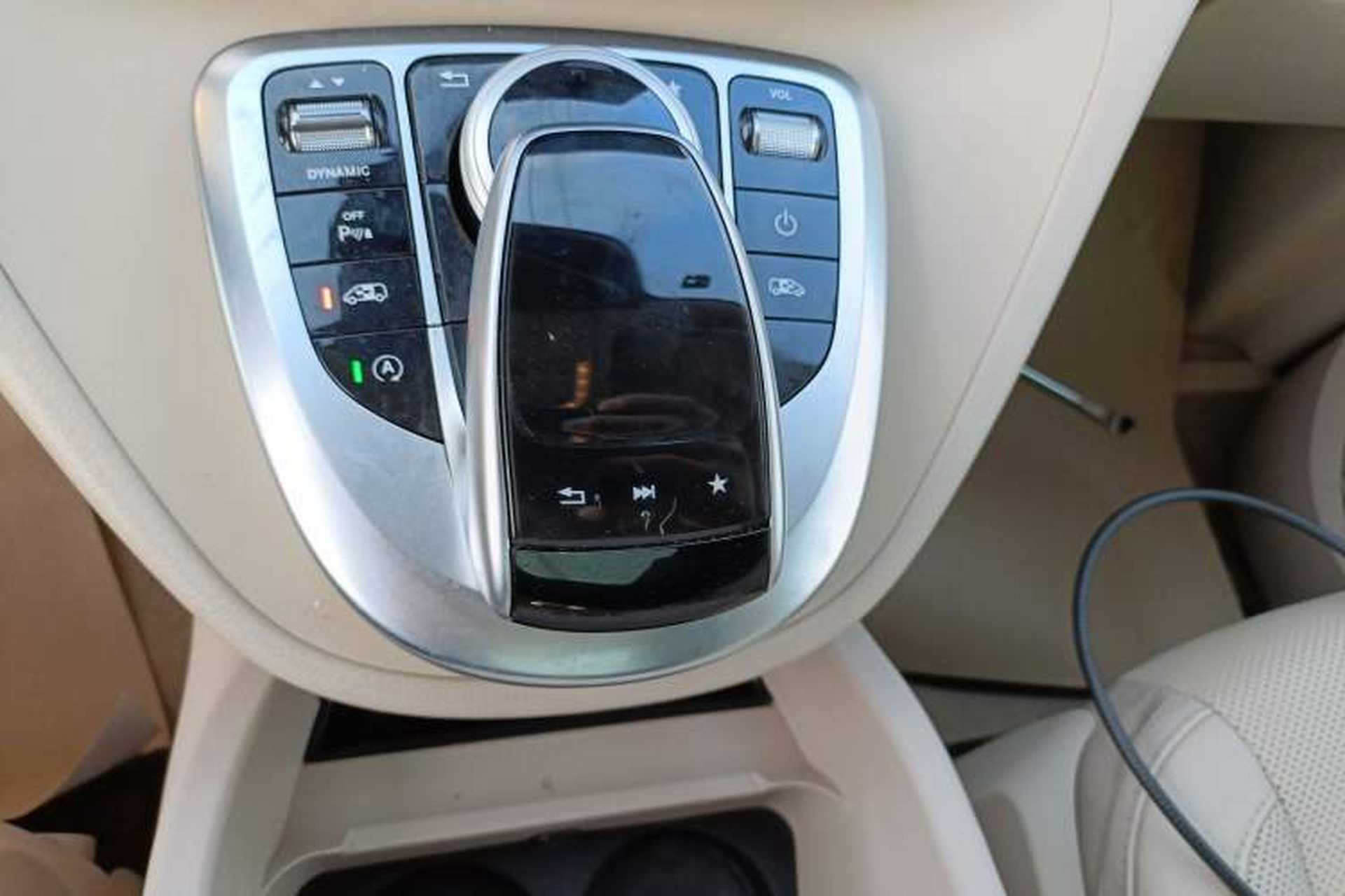 Used Mercedes-Benz V-Class 2017 V 260 Avantgarde Edition Gear Lever