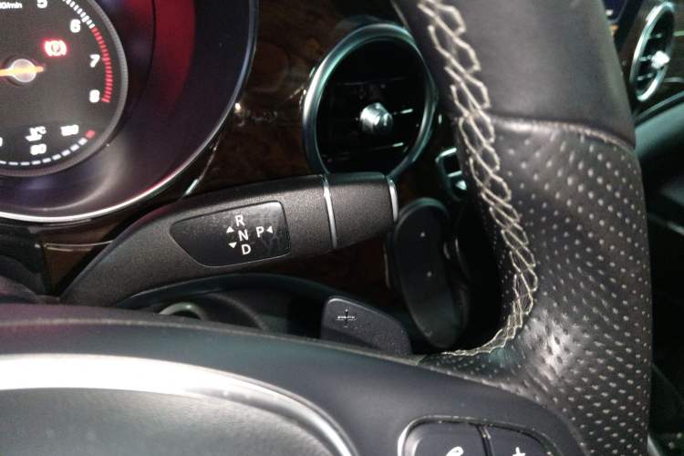 Used Mercedes-Benz V-Class 2017 V 260 L Prestige Extended Edition Gear Lever