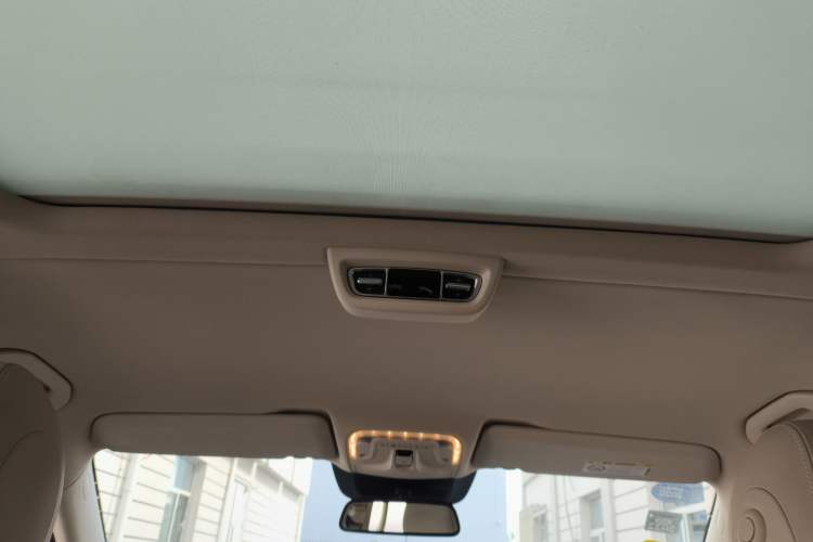 Used Mercedes-Benz V-Class 2017 V 260 Avantgarde Edition Headliner