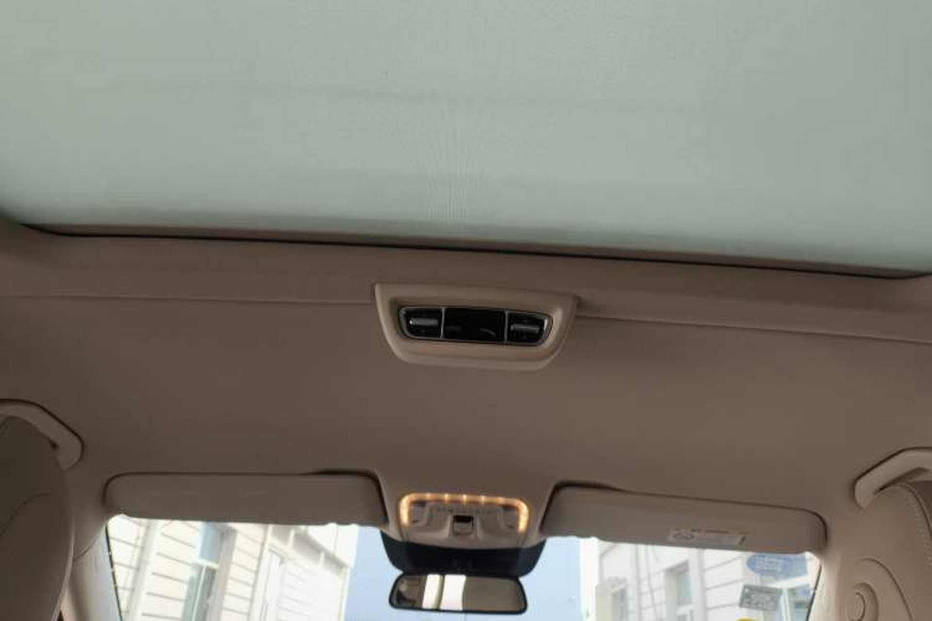 Used Mercedes-Benz V-Class 2017 V 260 Avantgarde Edition Headliner
