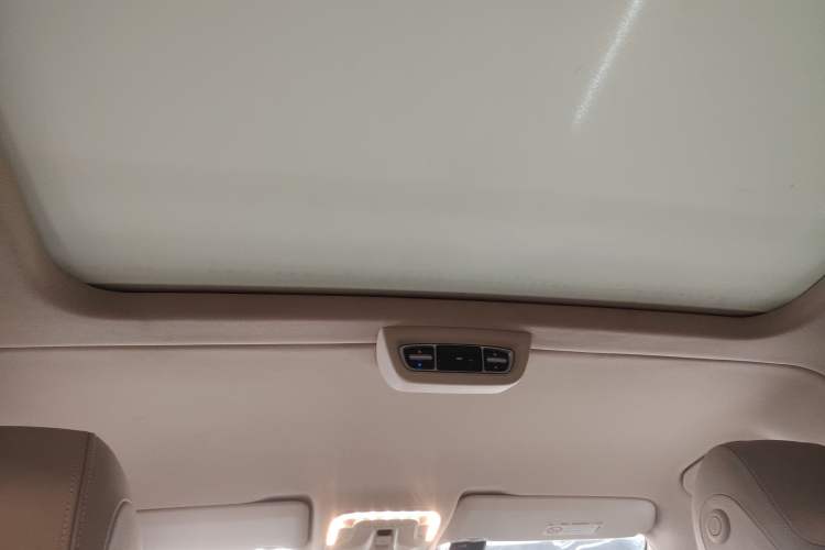 Used Mercedes-Benz V-Class 2017 V 260 Prestige Edition Headliner