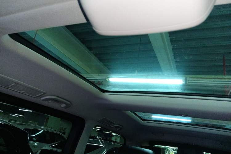 Used Mercedes-Benz V-Class 2017 V 260 L Prestige Extended Edition Headliner