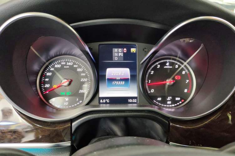 Used Mercedes-Benz V-Class 2017 V 260 L Prestige Extended Edition Instrument Cluster