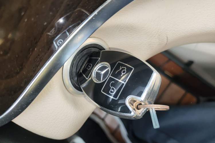 Used Mercedes-Benz V-Class 2017 V 260 L Prestige Extended Edition Interior 1
