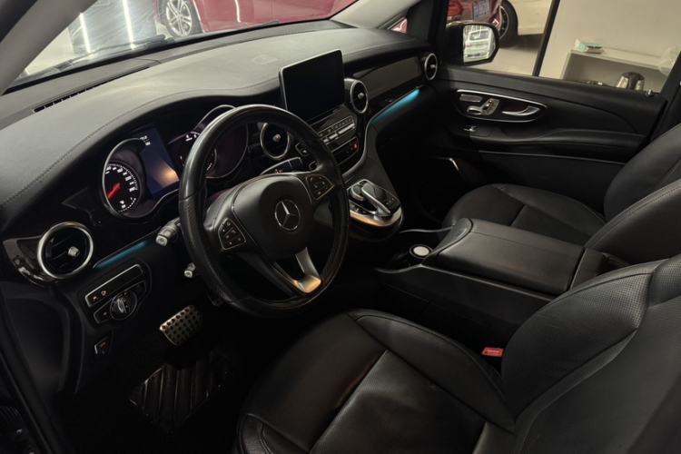 Used Mercedes-Benz V-Class 2017 V 260 L Prestige Extended Edition Interior 2