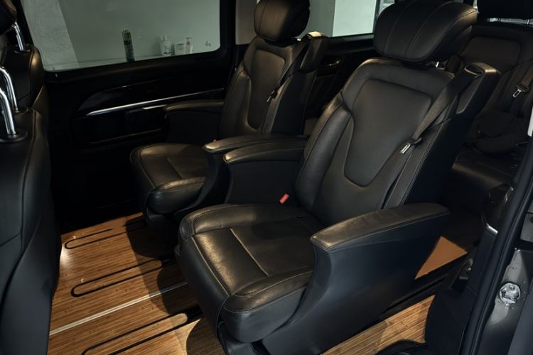 Used Mercedes-Benz V-Class 2017 V 260 L Prestige Extended Edition Interior 3