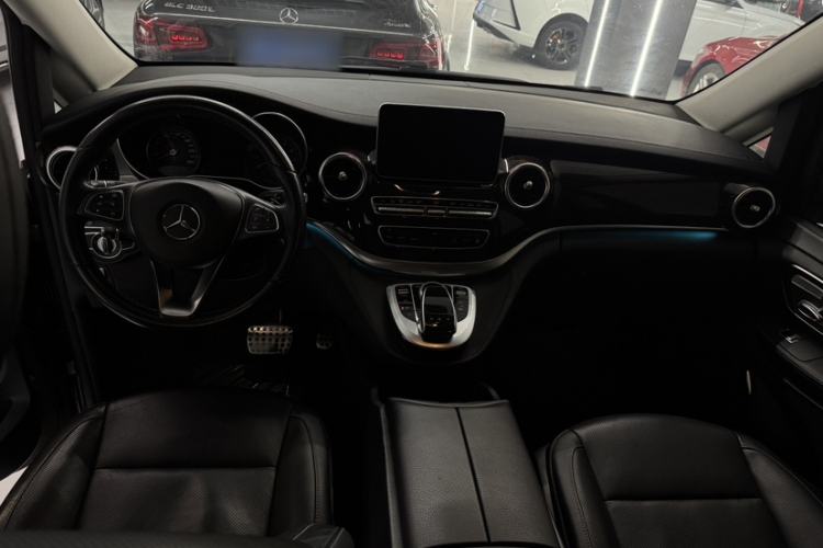 Used Mercedes-Benz V-Class 2017 V 260 L Prestige Extended Edition Interior 4