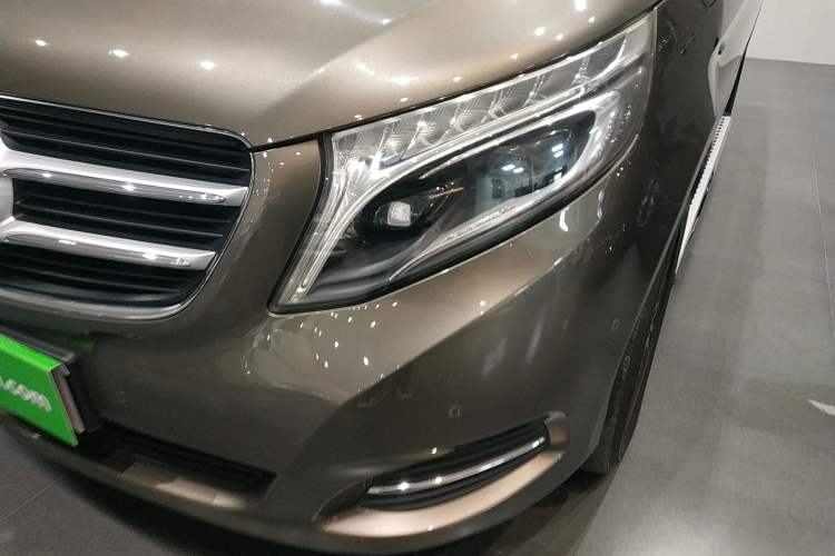 Used Mercedes-Benz V-Class 2017 V 260 Prestige Edition Left Front Headlight