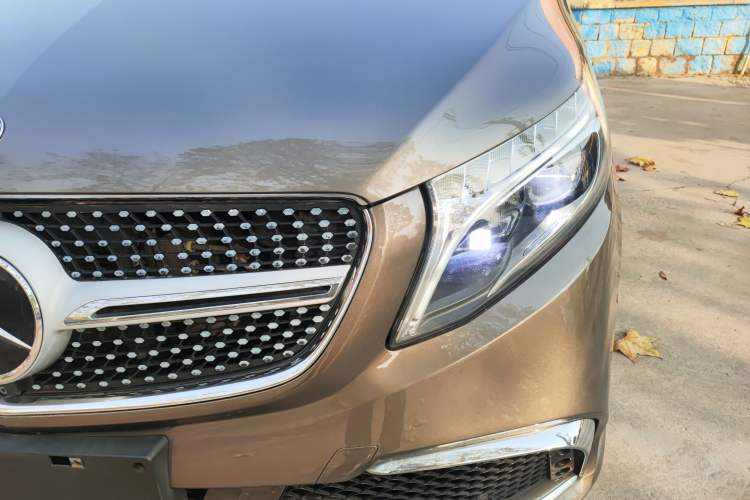 Used Mercedes-Benz V-Class 2017 V 260 L Prestige Extended Edition Left Front Headlight