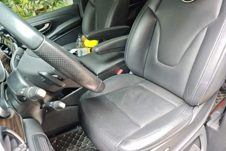 Used Mercedes-Benz V-Class 2017 V 260 Avantgarde Edition Left Front Seat