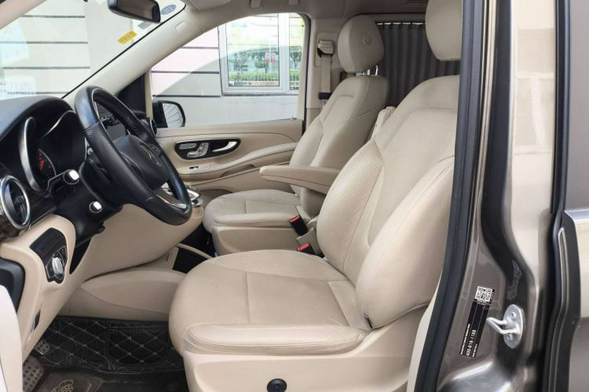 Used Mercedes-Benz V-Class 2017 V 260 Avantgarde Edition Left Front Seat