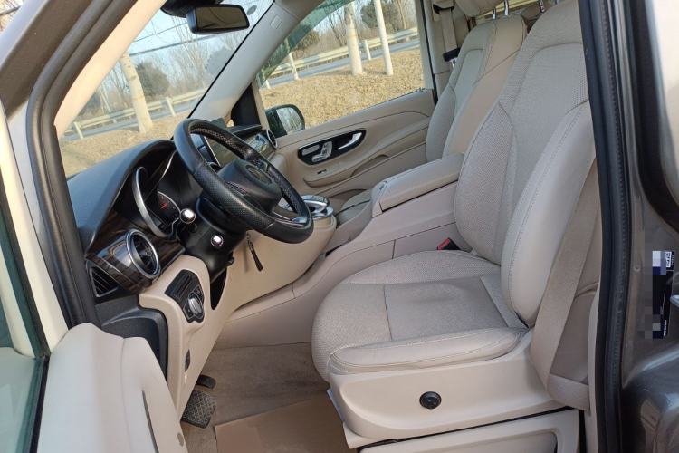 Used Mercedes-Benz V-Class 2017 V 260 Avantgarde Edition Left Front Seat