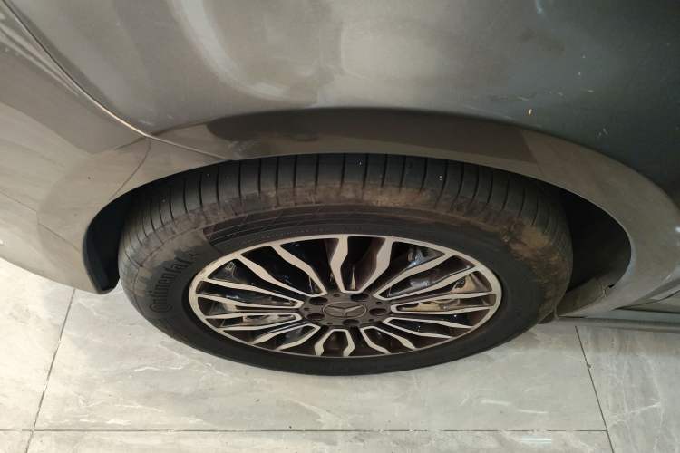 Used Mercedes-Benz V-Class 2017 V 260 Prestige Edition Left Front Wheel Hub