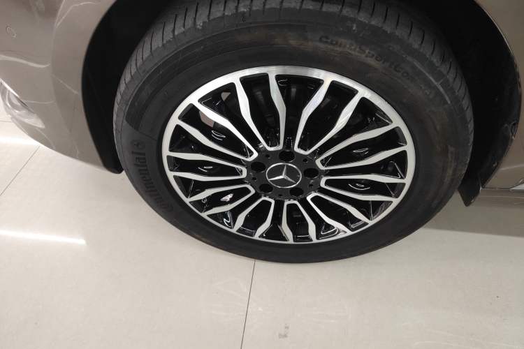 Used Mercedes-Benz V-Class 2017 V 260 Prestige Edition Left Front Wheel Hub