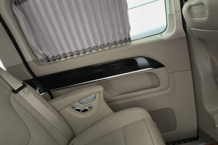 Used Mercedes-Benz V-Class 2017 V 260 Avantgarde Edition Left Rear Door Interior
