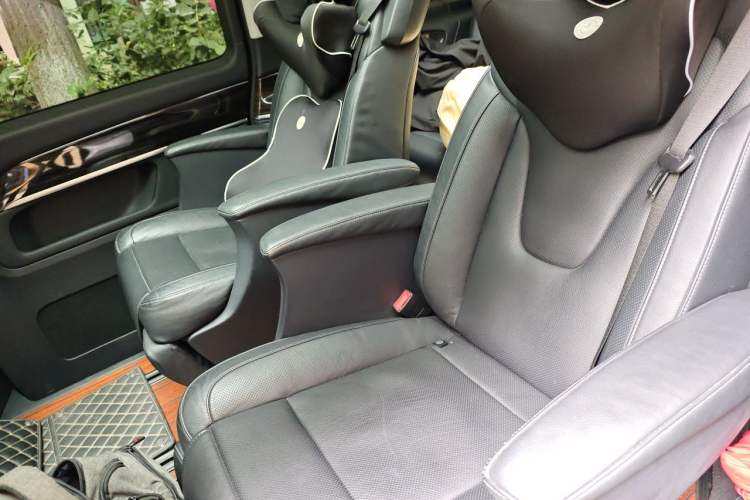 Used Mercedes-Benz V-Class 2017 V 260 Avantgarde Edition Left Rear Seat