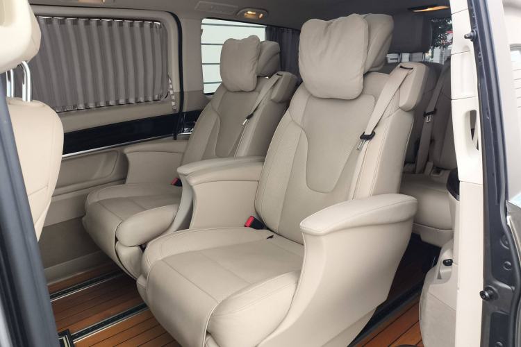 Used Mercedes-Benz V-Class 2017 V 260 Avantgarde Edition Left Rear Seat