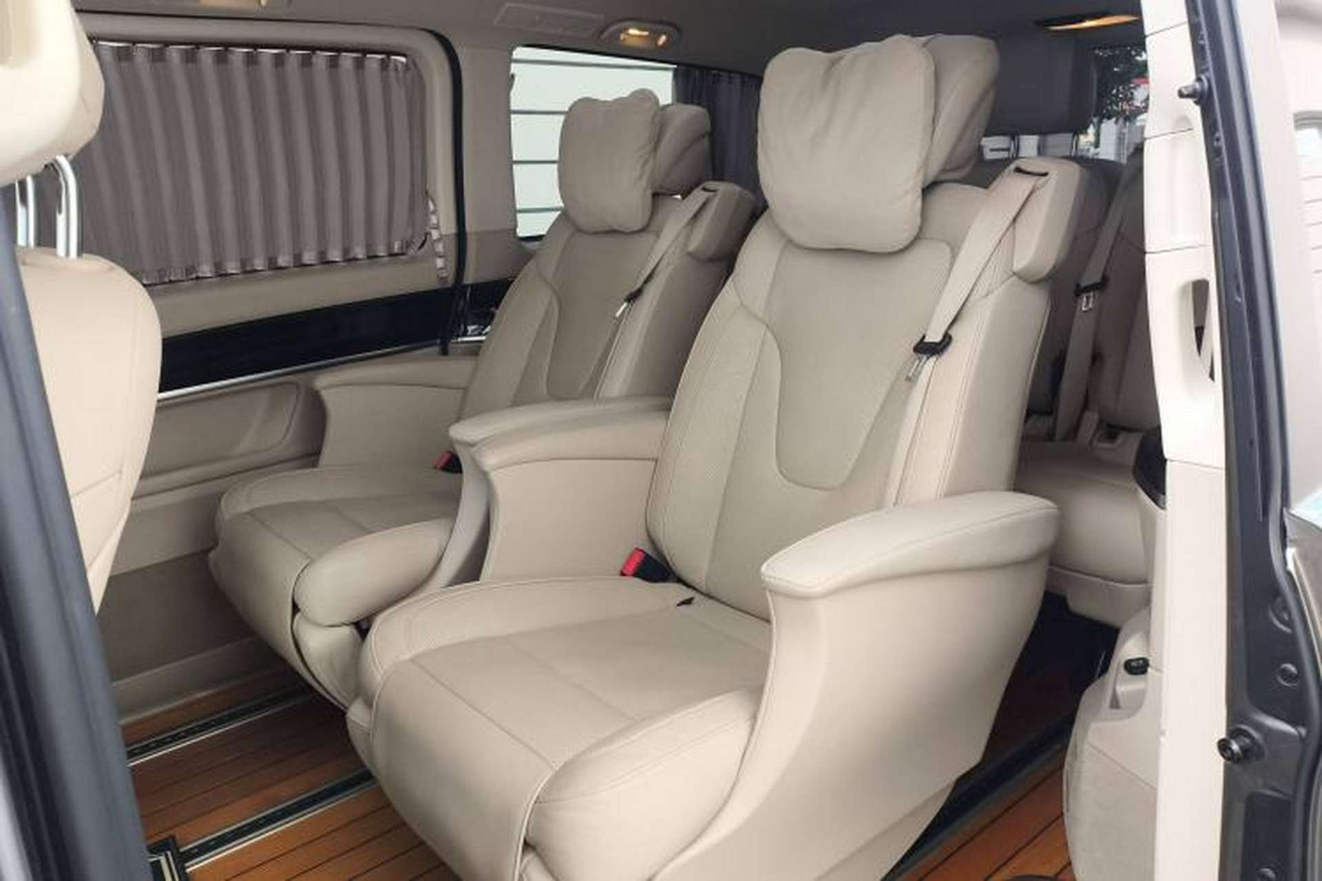 Used Mercedes-Benz V-Class 2017 V 260 Avantgarde Edition Left Rear Seat