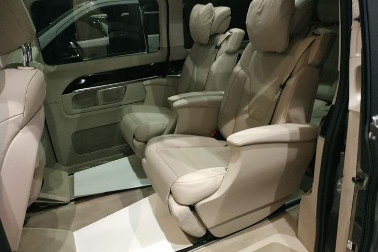 Used Mercedes-Benz V-Class 2017 V 260 Prestige Edition Left Rear Seat