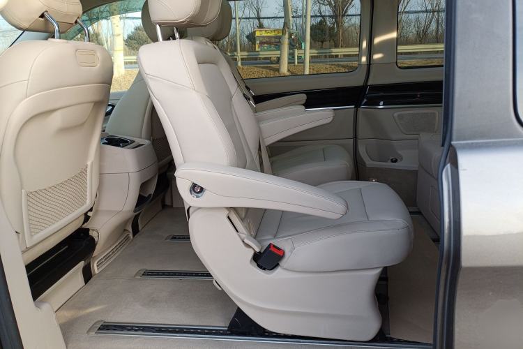 Used Mercedes-Benz V-Class 2017 V 260 Avantgarde Edition Left Rear Seat