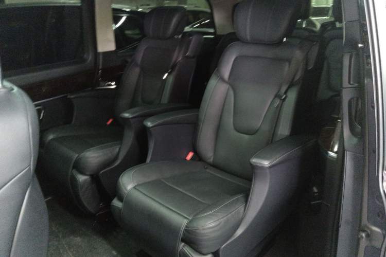 Used Mercedes-Benz V-Class 2017 V 260 L Prestige Extended Edition Left Rear Seat