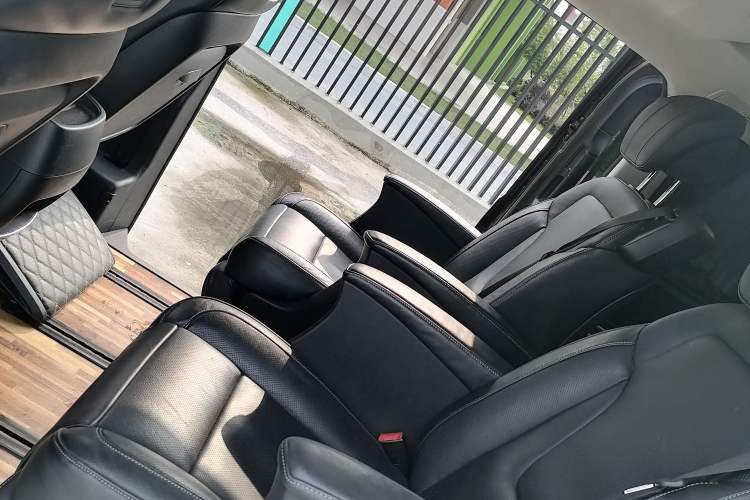 Used Mercedes-Benz V-Class 2017 V 260 L Prestige Extended Edition Left Rear Seat