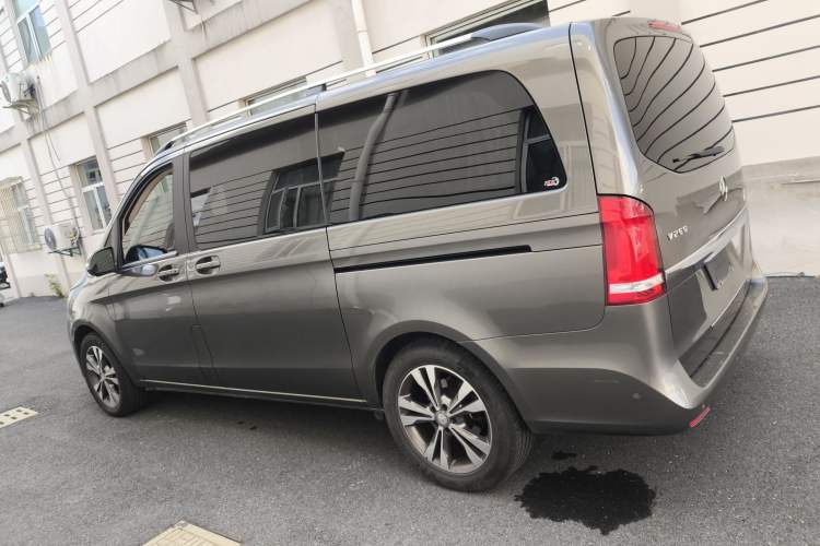 Used Mercedes-Benz V-Class 2017 V 260 Avantgarde Edition Left Side