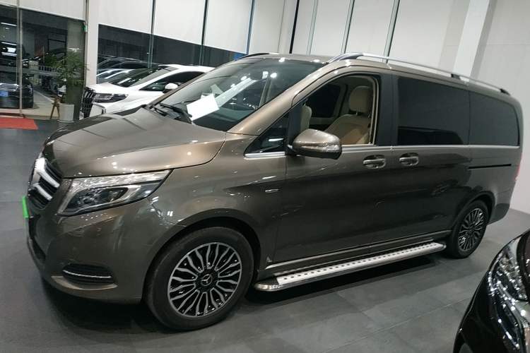 Used Mercedes-Benz V-Class 2017 V 260 Prestige Edition Left Side