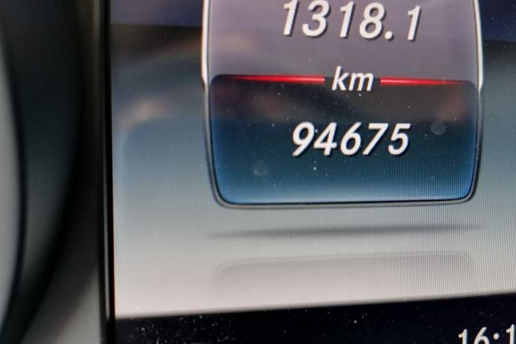 Used Mercedes-Benz V-Class 2017 V 260 L Prestige Extended Edition Odometer Close Up