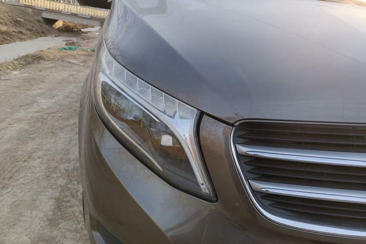 Used Mercedes-Benz V-Class 2017 V 260 Avantgarde Edition Right Front Headlight