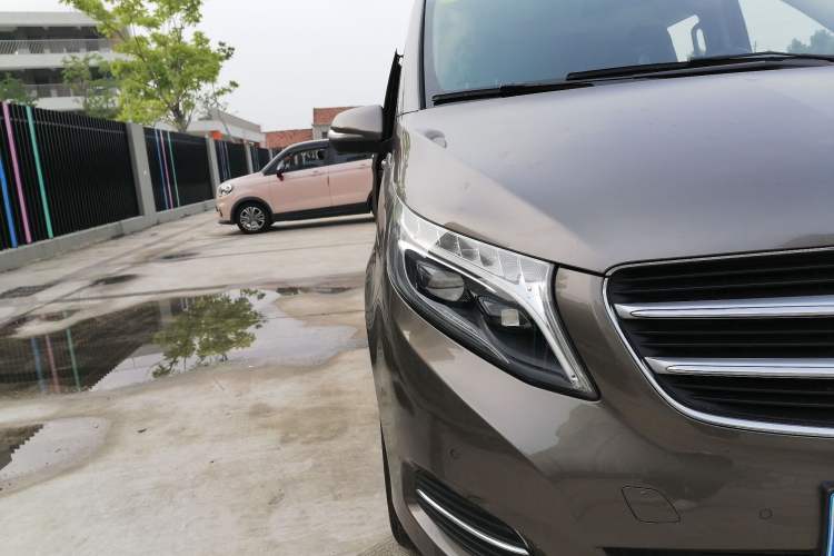 Used Mercedes-Benz V-Class 2017 V 260 L Prestige Extended Edition Right Front Headlight