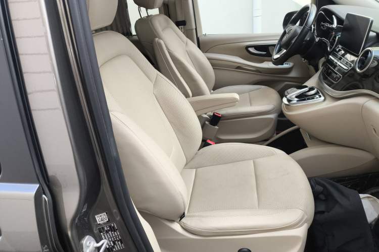 Used Mercedes-Benz V-Class 2017 V 260 Avantgarde Edition Right Front Seat