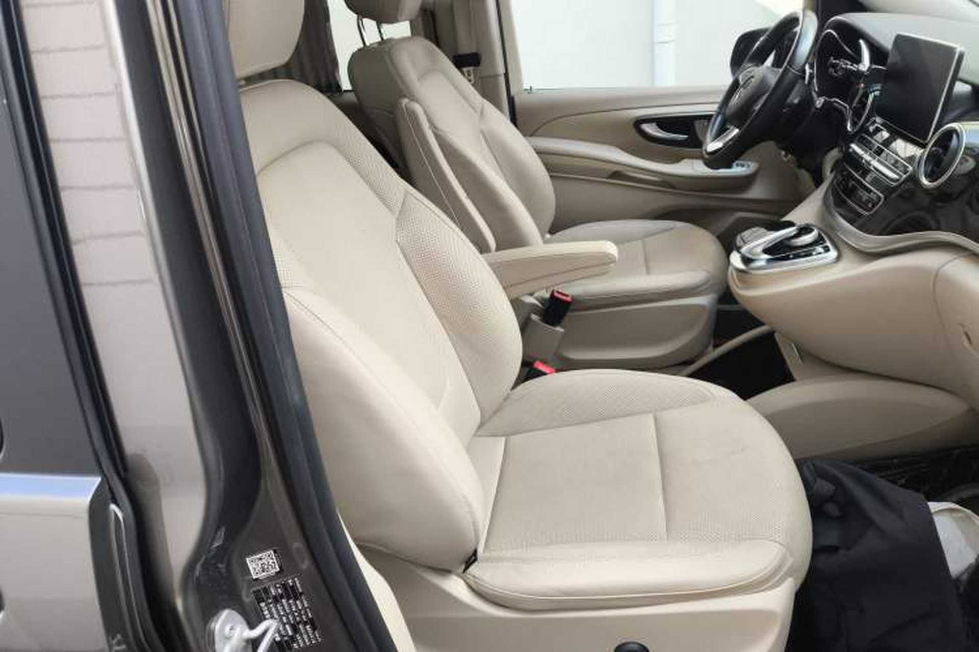 Used Mercedes-Benz V-Class 2017 V 260 Avantgarde Edition Right Front Seat