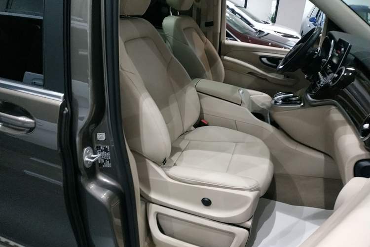 Used Mercedes-Benz V-Class 2017 V 260 Prestige Edition Right Front Seat