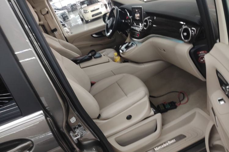 Used Mercedes-Benz V-Class 2017 V 260 Prestige Edition Right Front Seat