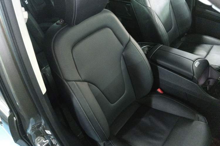 Used Mercedes-Benz V-Class 2017 V 260 L Prestige Extended Edition Right Front Seat
