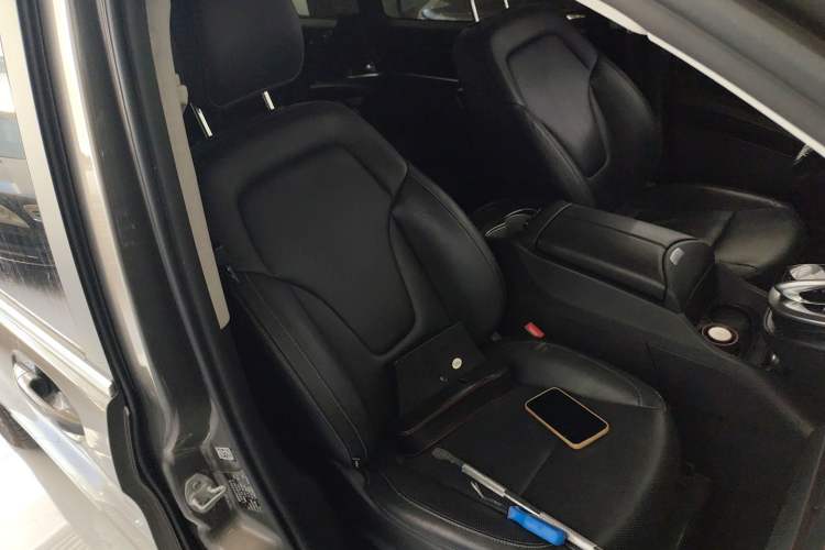 Used Mercedes-Benz V-Class 2017 V 260 L Prestige Extended Edition Right Front Seat